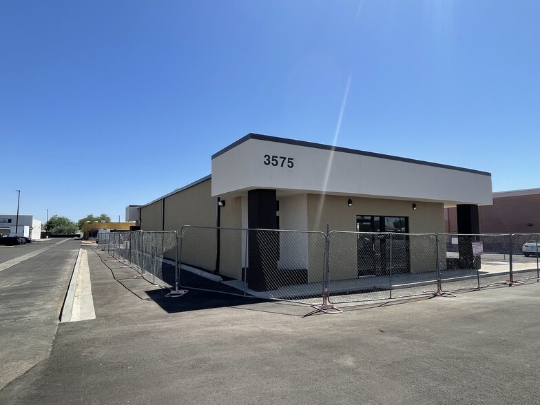 3575 W Northern Ave, Phoenix, AZ for lease - Building Photo - Image 2 of 8