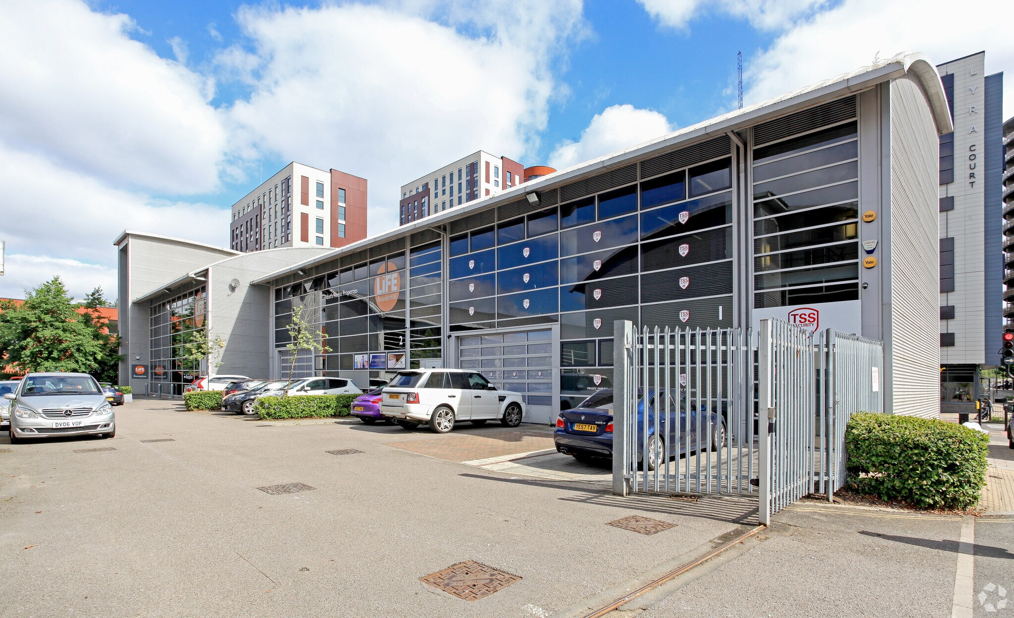 6 Portal Way, London for sale Primary Photo- Image 1 of 1