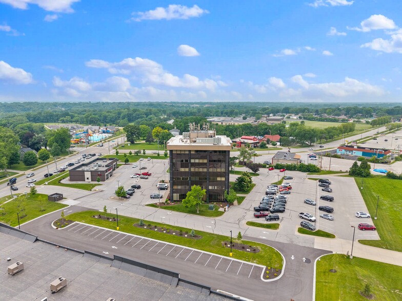 Bank Towers Portfolio portfolio of 2 properties for sale on LoopNet.com - Building Photo - Image 3 of 19
