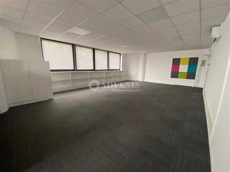 18 Rue Nicolas Appert, Lognes for lease - Interior Photo - Image 1 of 10