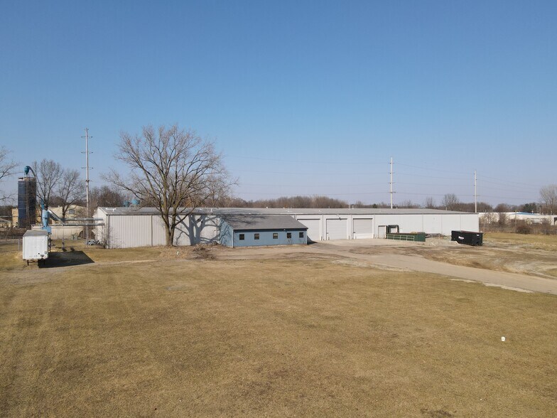 3905 Lexington Park Dr, Elkhart, IN 46514