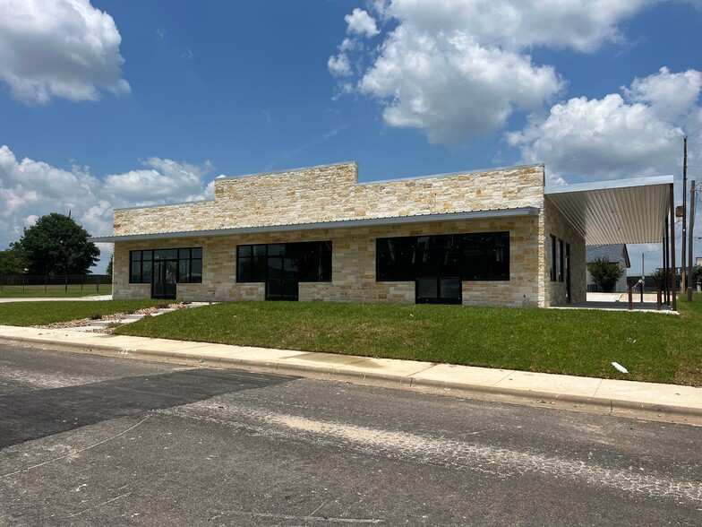 114 Austiana Hills dr, Navasota, TX for lease - Building Photo - Image 3 of 13