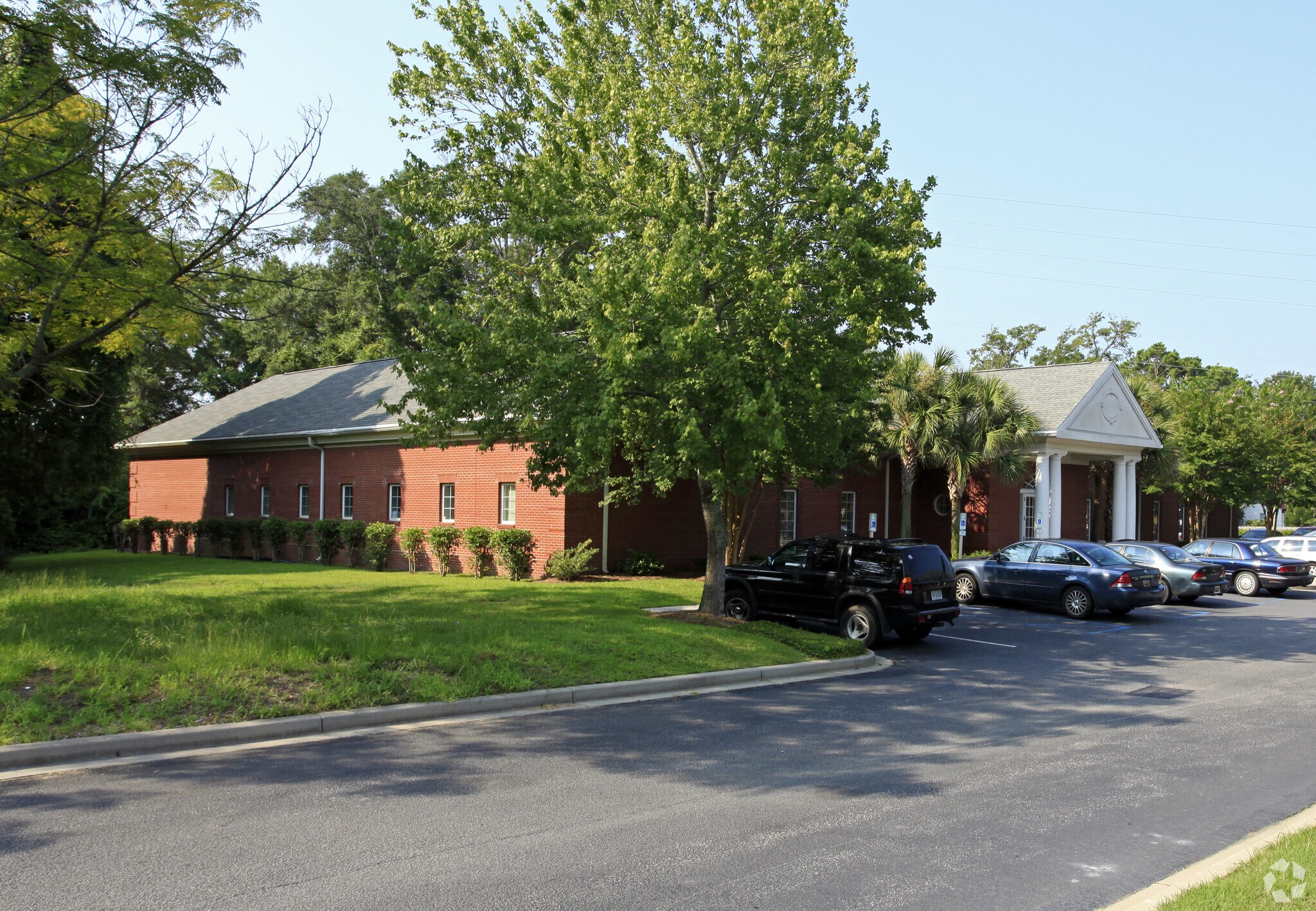 650 Ellis Oaks Ave, James Island, SC for sale Primary Photo- Image 1 of 1