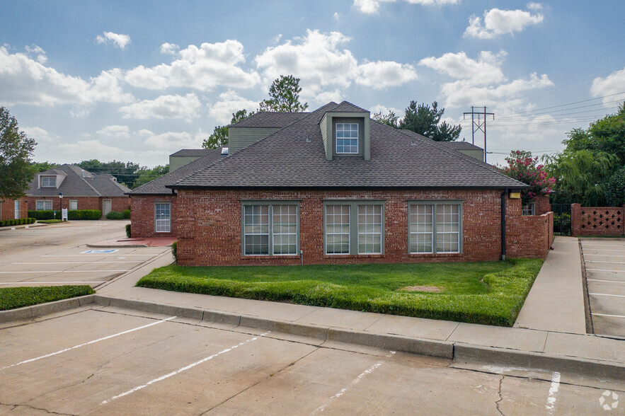 1008 NW Grand Blvd, Oklahoma City, OK for lease - Building Photo - Image 3 of 7