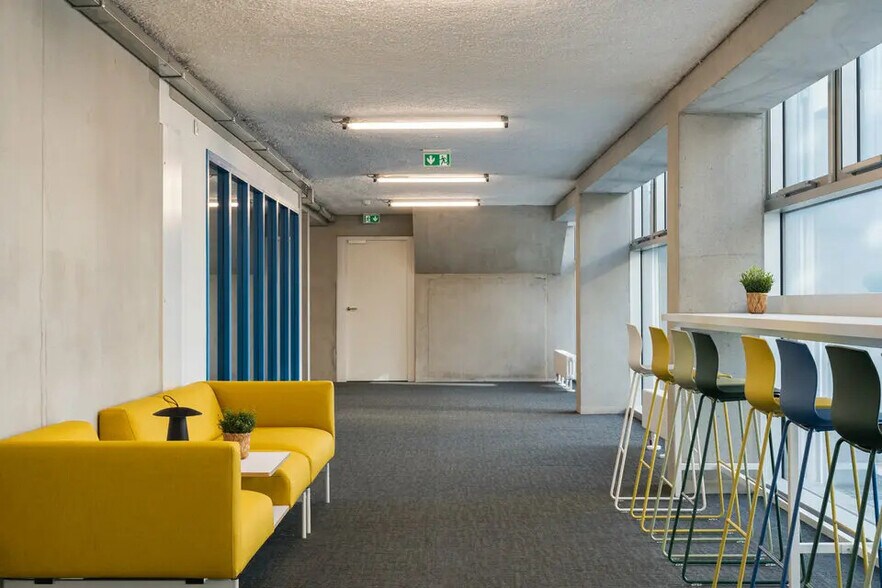 Office in Nantes for lease - Building Photo - Image 3 of 5