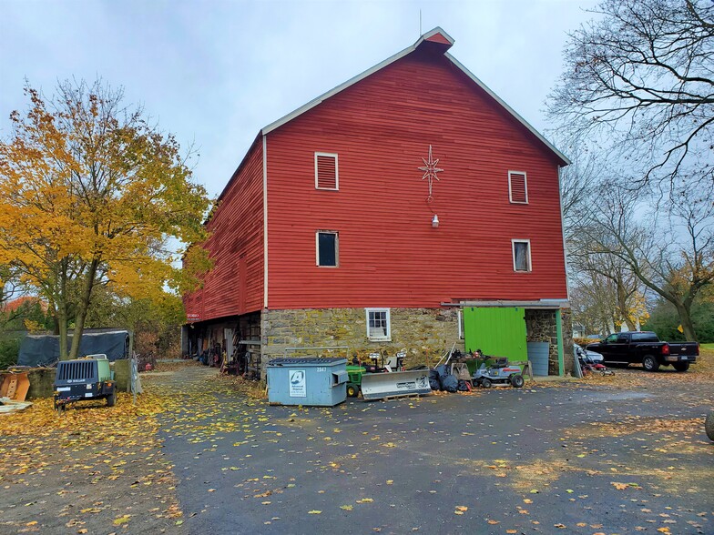 2212 Sullivan Trl, Easton, PA for sale - Primary Photo - Image 2 of 5