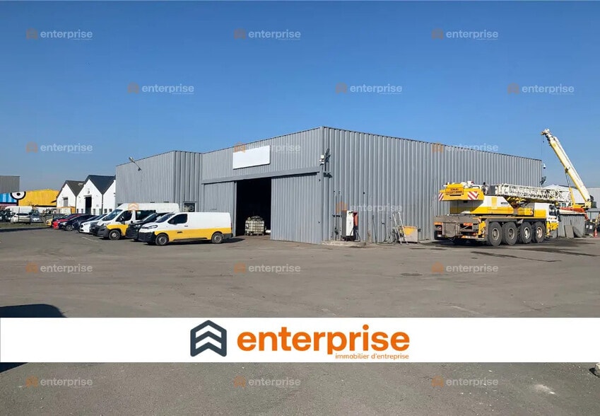 Industrial in Seclin for sale - Building Photo - Image 1 of 9