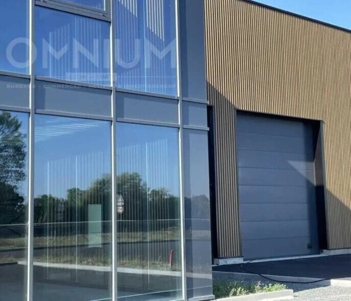 Office in Ambérieux for lease - Building Photo - Image 3 of 8