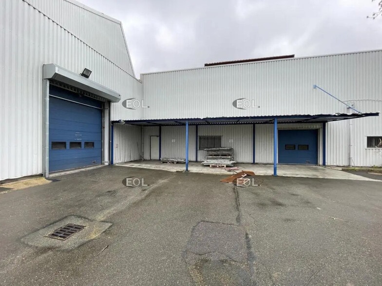Industrial in Bezons for lease - Building Photo - Image 1 of 6