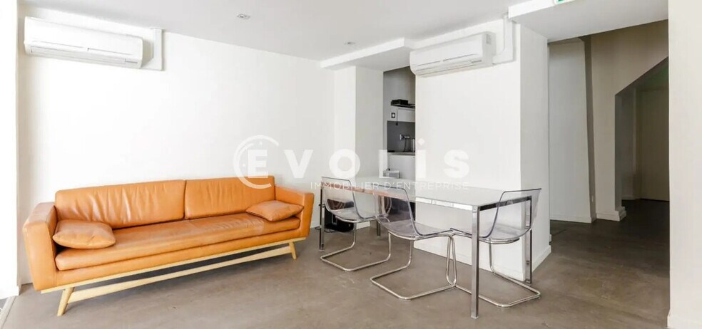 Office in Paris for lease - Interior Photo - Image 3 of 13