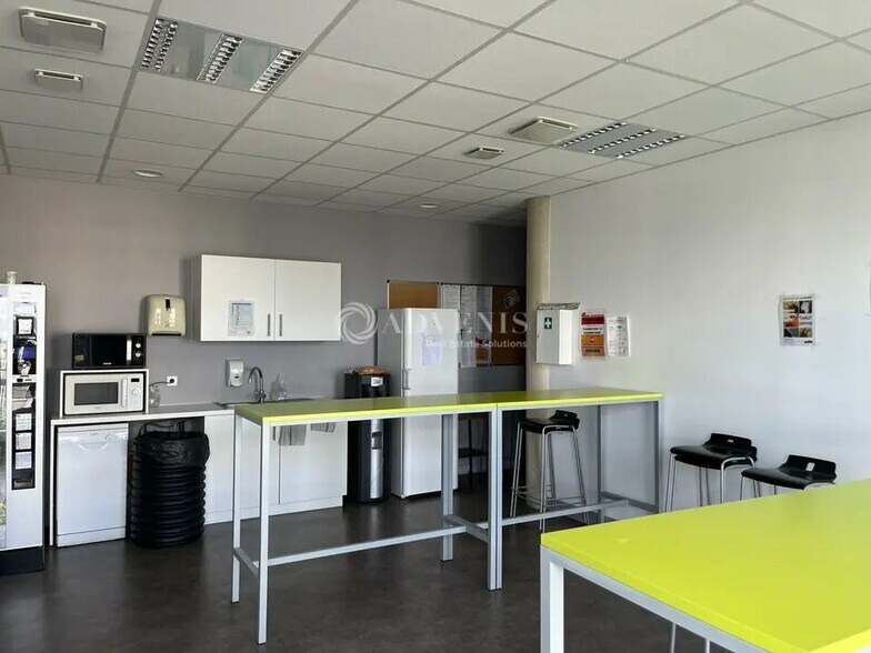 Office in Tours for lease - Interior Photo - Image 3 of 6