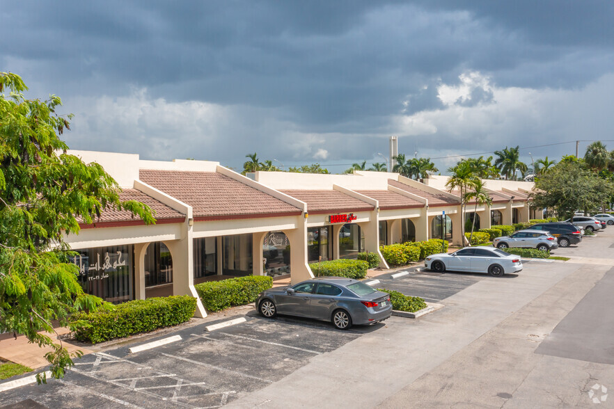 7811-7823 Sunrise Blvd, Plantation, FL for lease - Building Photo - Image 3 of 11