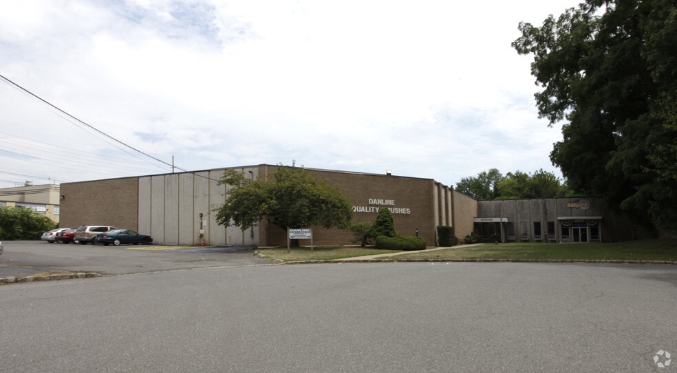 1 Silver Ct, Springfield, NJ for sale - Primary Photo - Image 1 of 1