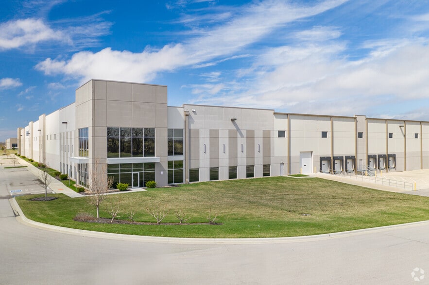 16575 S Theden St, Olathe, KS for sale - Building Photo - Image 1 of 1