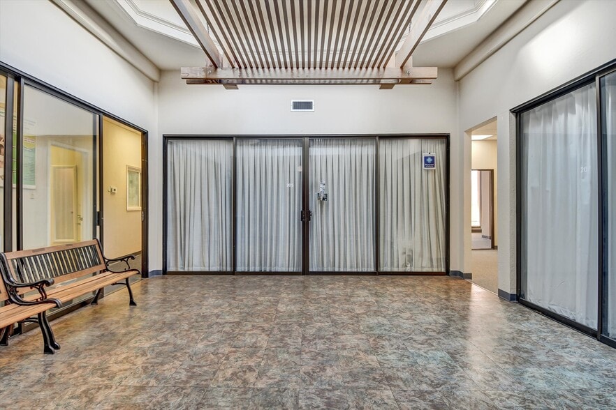 626 Grant Ave, San Francisco, CA for lease - Building Photo - Image 2 of 24