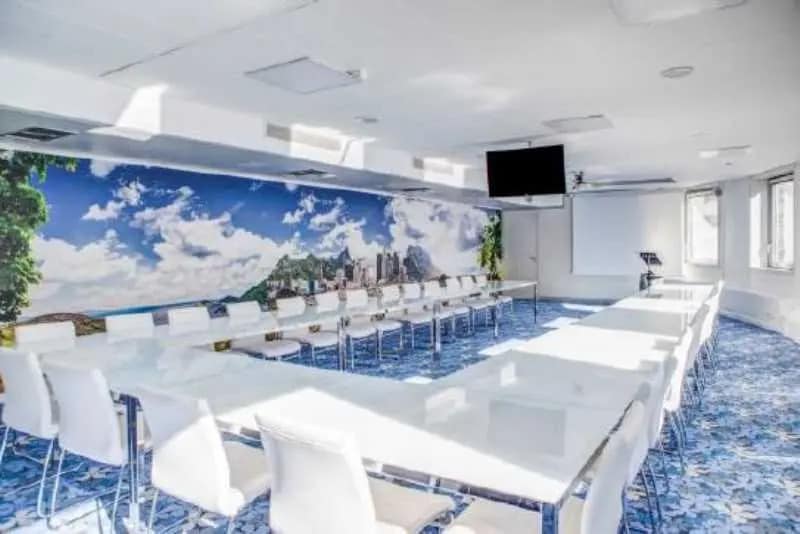 Office in Courbevoie for lease - Building Photo - Image 2 of 7