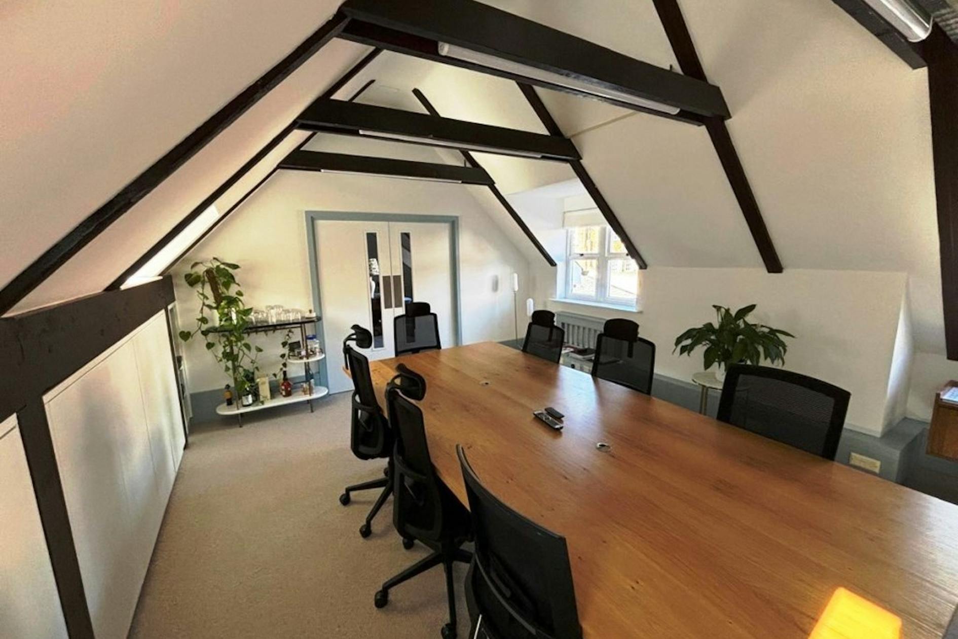 5 Staple Gdns, Winchester for lease Interior Photo- Image 1 of 8