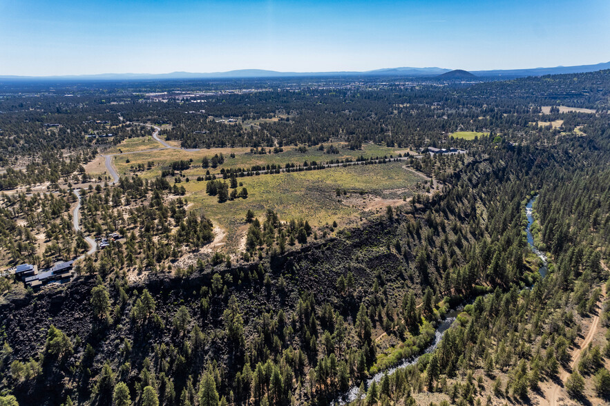 63685 O B Riley rd, Bend, OR for sale - Primary Photo - Image 1 of 21