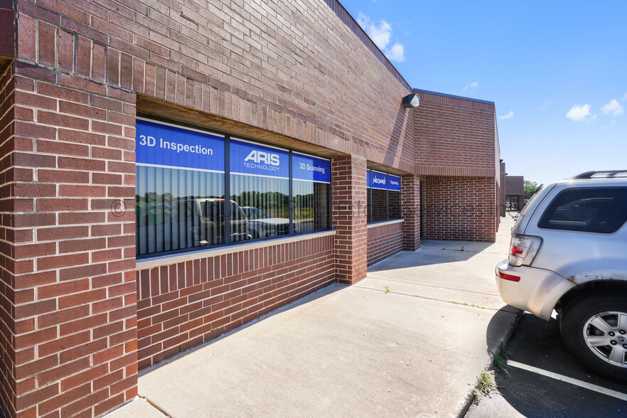 201-245 Oswald Ave, Batavia, IL for sale - Building Photo - Image 1 of 11