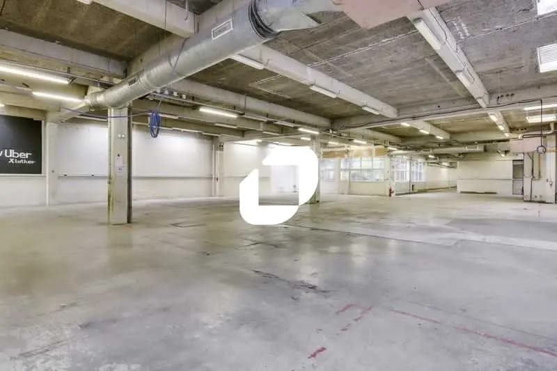 Flex in Aubervilliers for lease - Interior Photo - Image 2 of 12