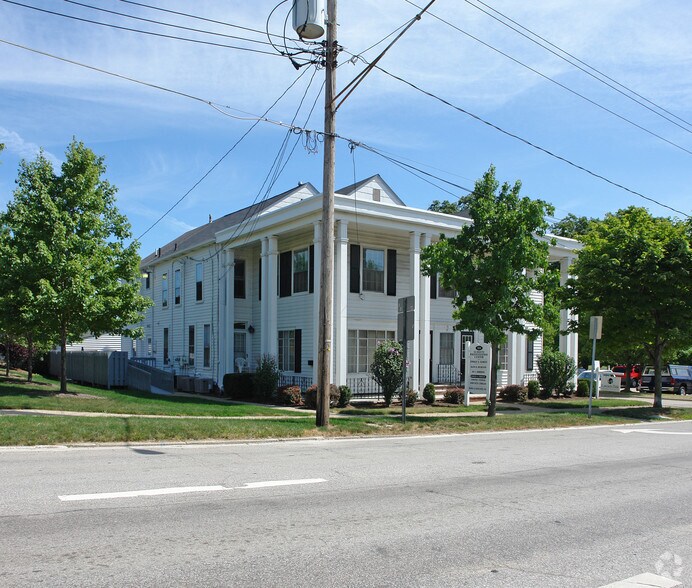 225 E Liberty St, Medina, OH for lease - Primary Photo - Image 2 of 11