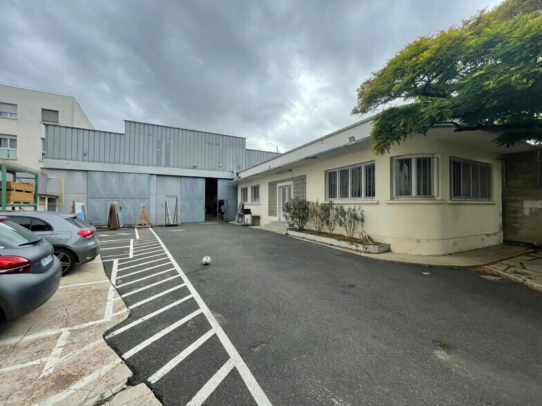 Flex in Saint-Denis for sale - Building Photo - Image 1 of 10