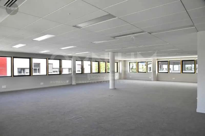 Office in Dardilly for lease Interior Photo- Image 1 of 6