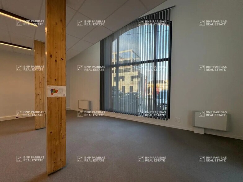 Office in Tours for lease - Interior Photo - Image 3 of 13