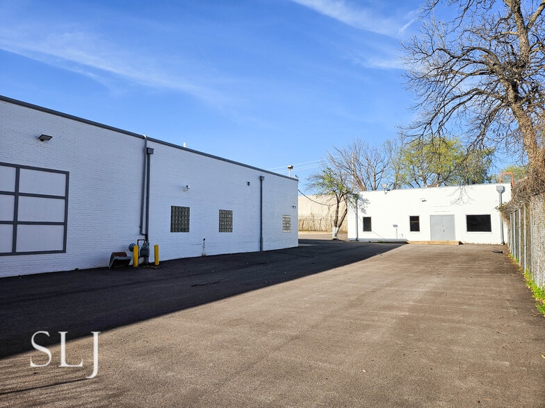 1100 S Akard St, Dallas, TX for lease - Building Photo - Image 2 of 13