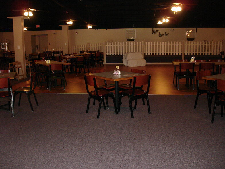 335 College Ave, Boiling Springs, NC for lease - Interior Photo - Image 2 of 7