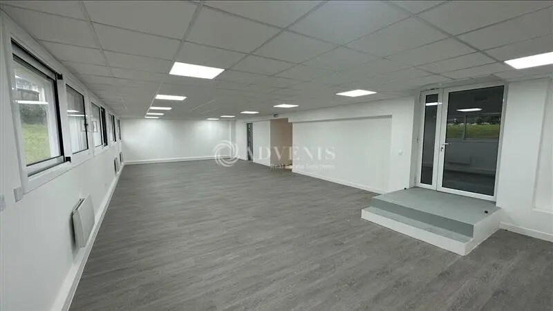 Office in Maisons-Alfort for lease - Interior Photo - Image 3 of 5