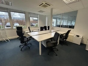 5 Rue Alessandro Volta, Carquefou for lease Interior Photo- Image 2 of 4