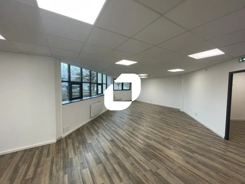 Office in Reims for lease - Building Photo - Image 1 of 13