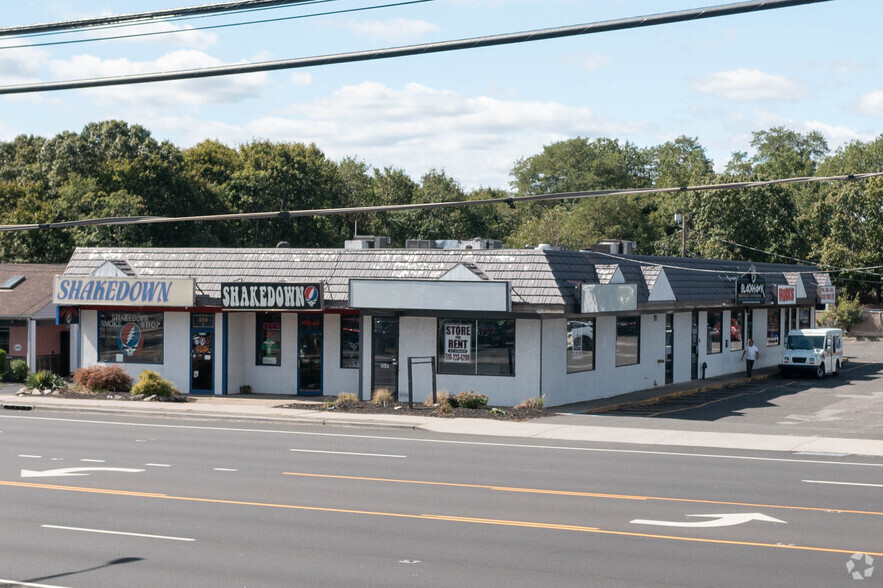 554 Medford Ave, Patchogue, NY for lease - Building Photo - Image 1 of 4