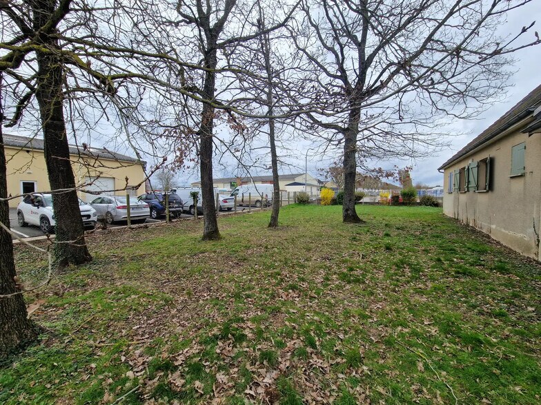 Flex in Lucé for sale - Building Photo - Image 3 of 7