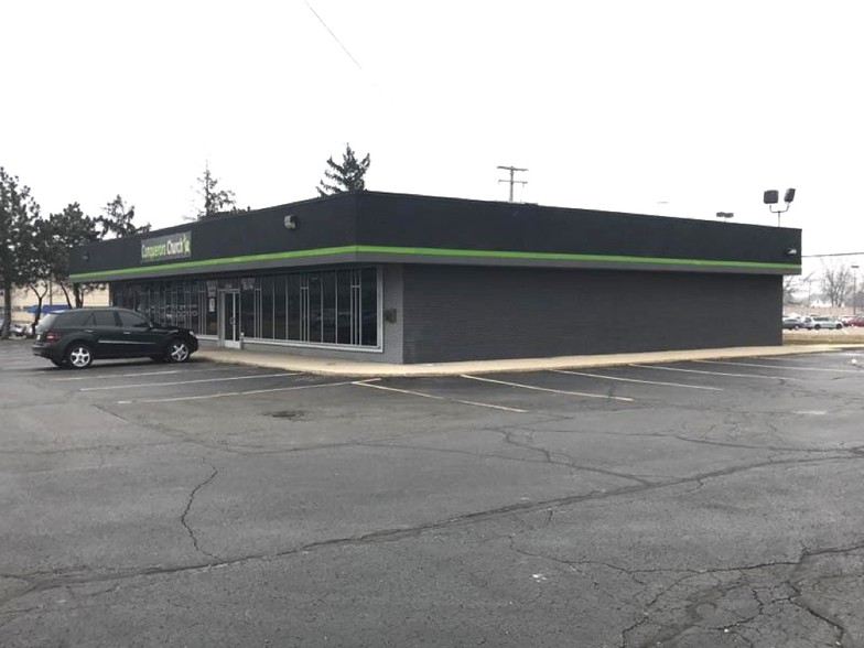 31542 Gratiot Ave, Roseville, MI for lease - Building Photo - Image 2 of 13