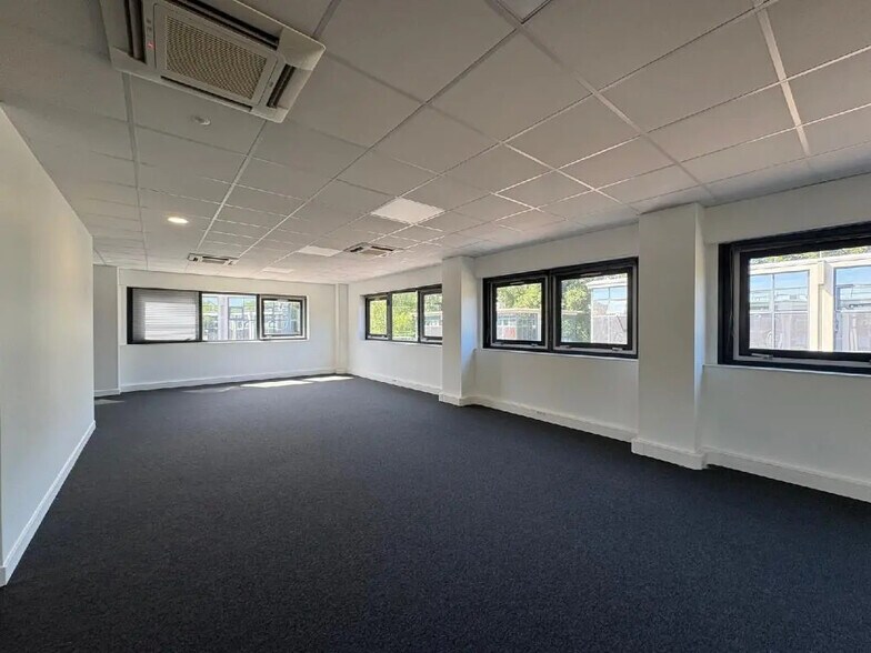 Office in Nantes for lease - Interior Photo - Image 3 of 5