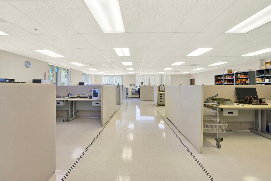 6213 El Camino Real, Carlsbad, CA for lease - Building Photo - Image 3 of 7