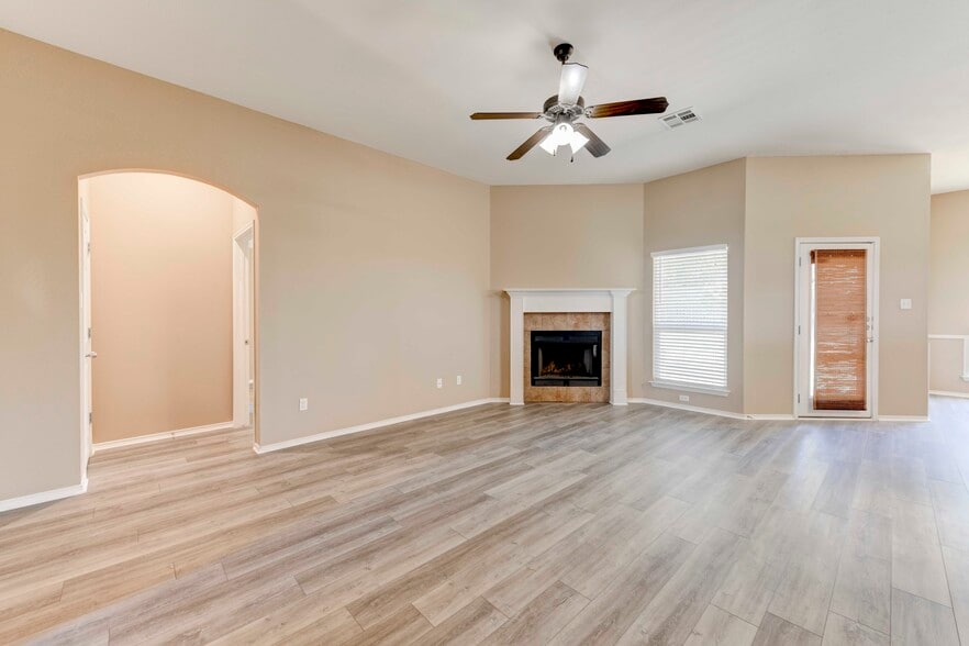 2803 Bacon Ranch Rd, Killeen, TX for sale - Interior Photo - Image 2 of 25