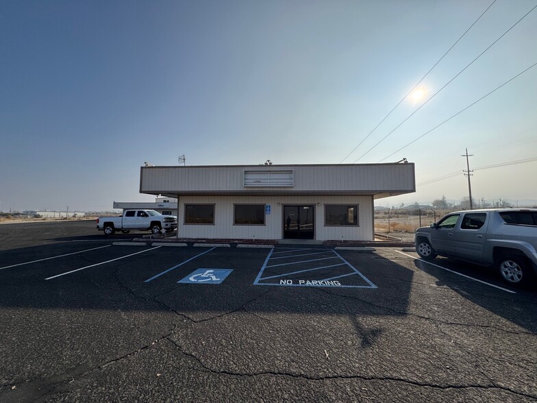 1589 Kern St, Taft, CA for sale - Building Photo - Image 2 of 8