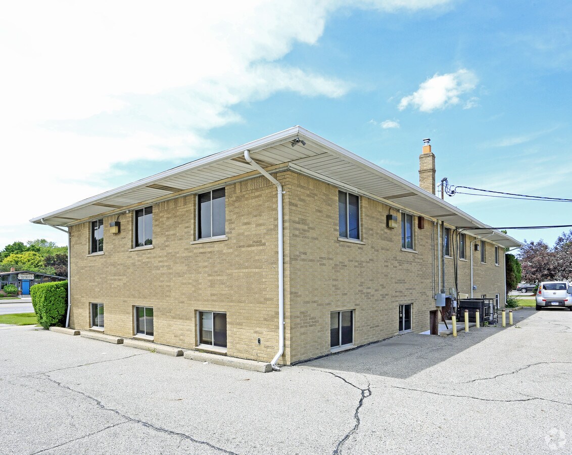 28250 Southfield Rd, Lathrup Village, MI 48076