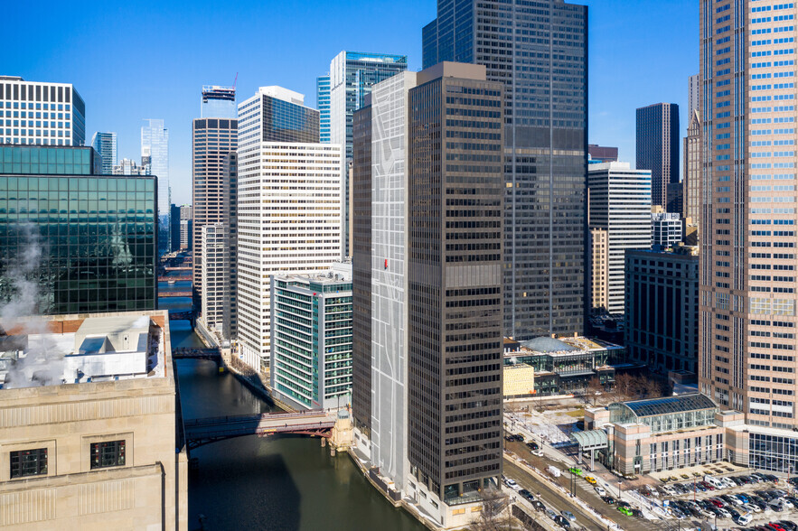 300 S Wacker Dr, Chicago, IL for sale - Building Photo - Image 1 of 1