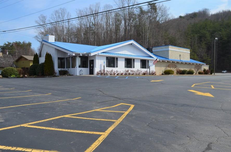 4231 US Hwy 221, Marion, NC for sale - Building Photo - Image 1 of 1