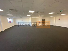 Office in Le Thillay for lease Building Photo- Image 2 of 4