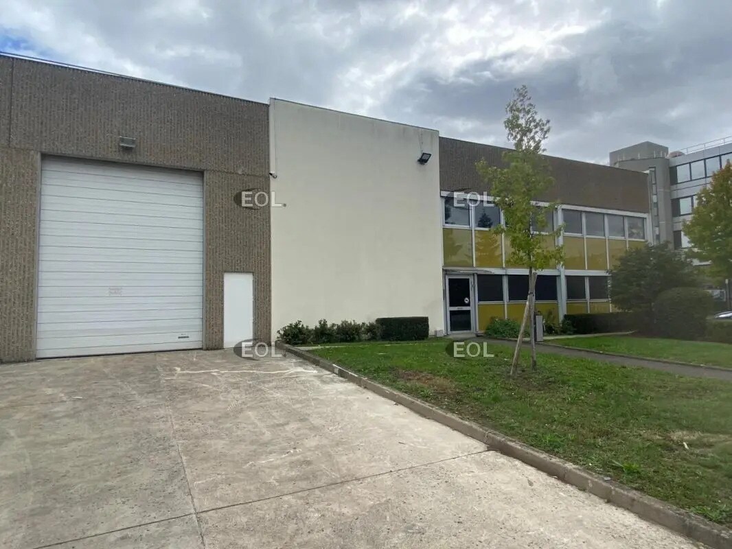 Industrial in Massy for lease Building Photo- Image 1 of 4