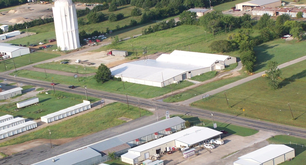 2525 N Center St, Bonham, TX for lease - Aerial - Image 2 of 36