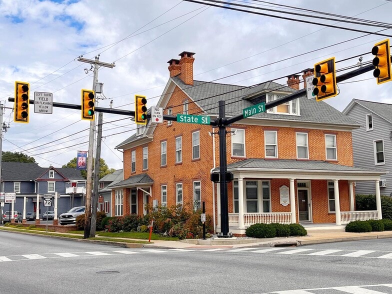 2011 State St, East Petersburg, PA for lease - Primary Photo - Image 1 of 18