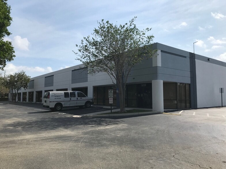 3106-3184 N Andrews Avenue Ext, Pompano Beach, FL for lease - Building Photo - Image 2 of 5