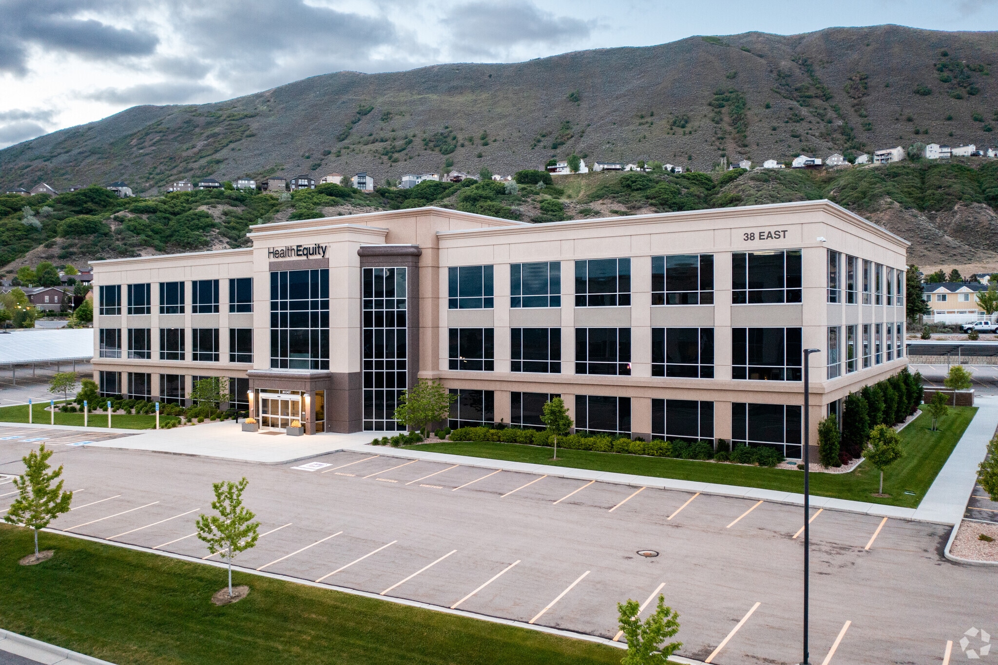 38 E Scenic Pointe Dr, Draper, UT for lease Building Photo- Image 1 of 5