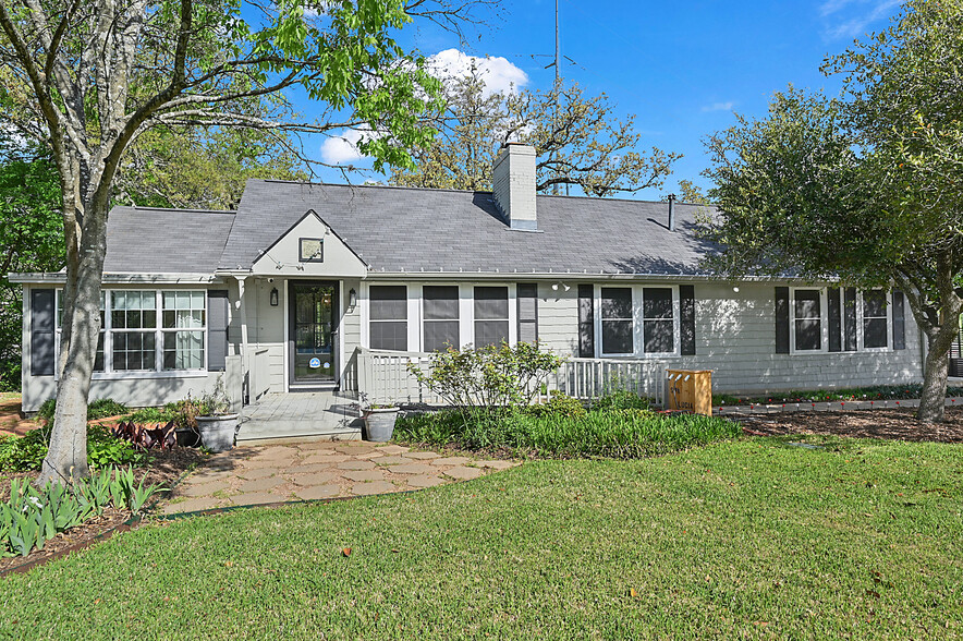 214 Elm Ave, Bryan, TX for lease - Primary Photo - Image 1 of 20